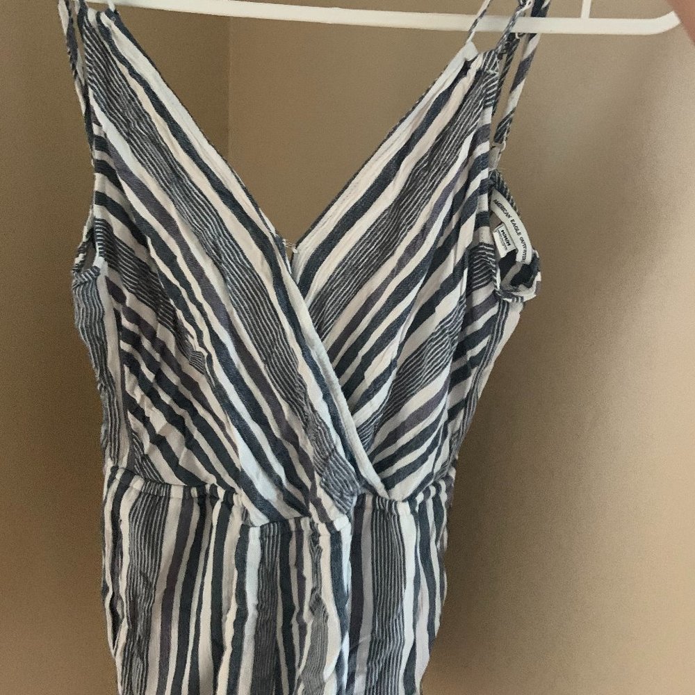 American Eagle onesie with cute cut out back and tie! (size M)